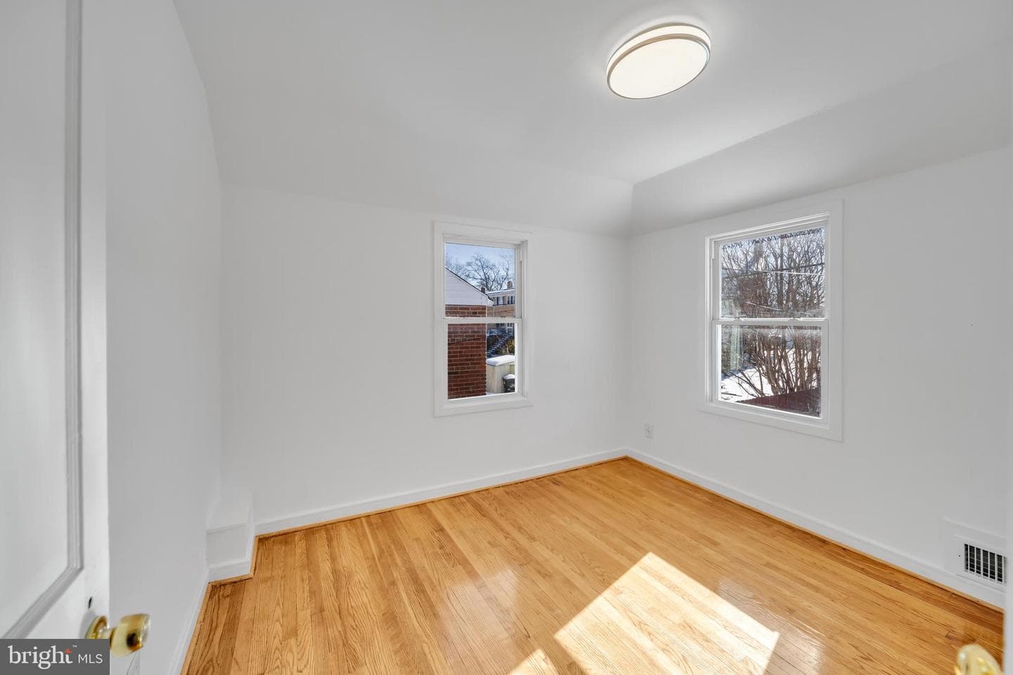 647 Emerson Street NE photo 11