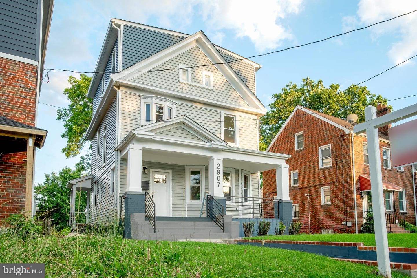 2907 Carlton Avenue NE photo 2