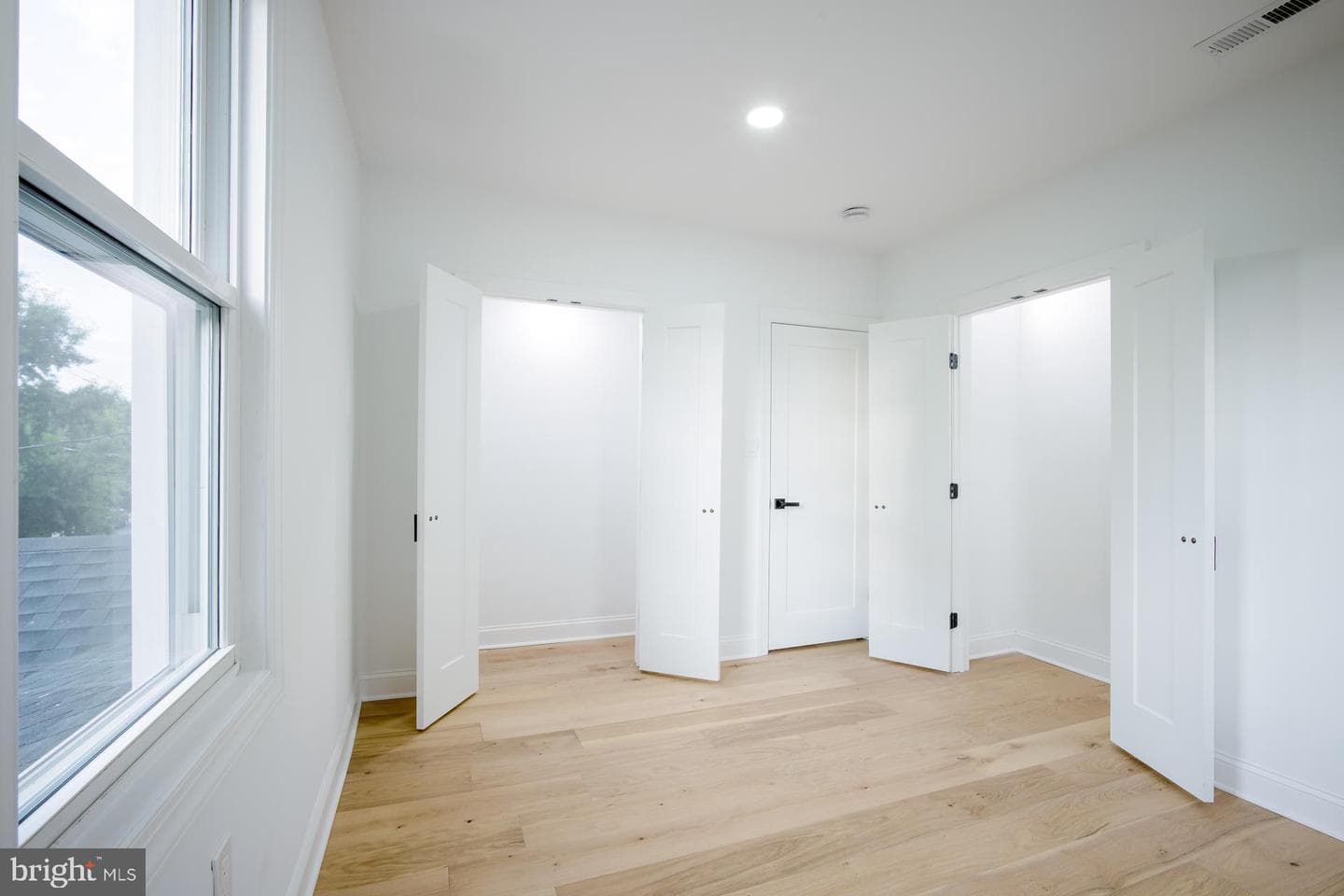 2907 Carlton Avenue NE photo 23