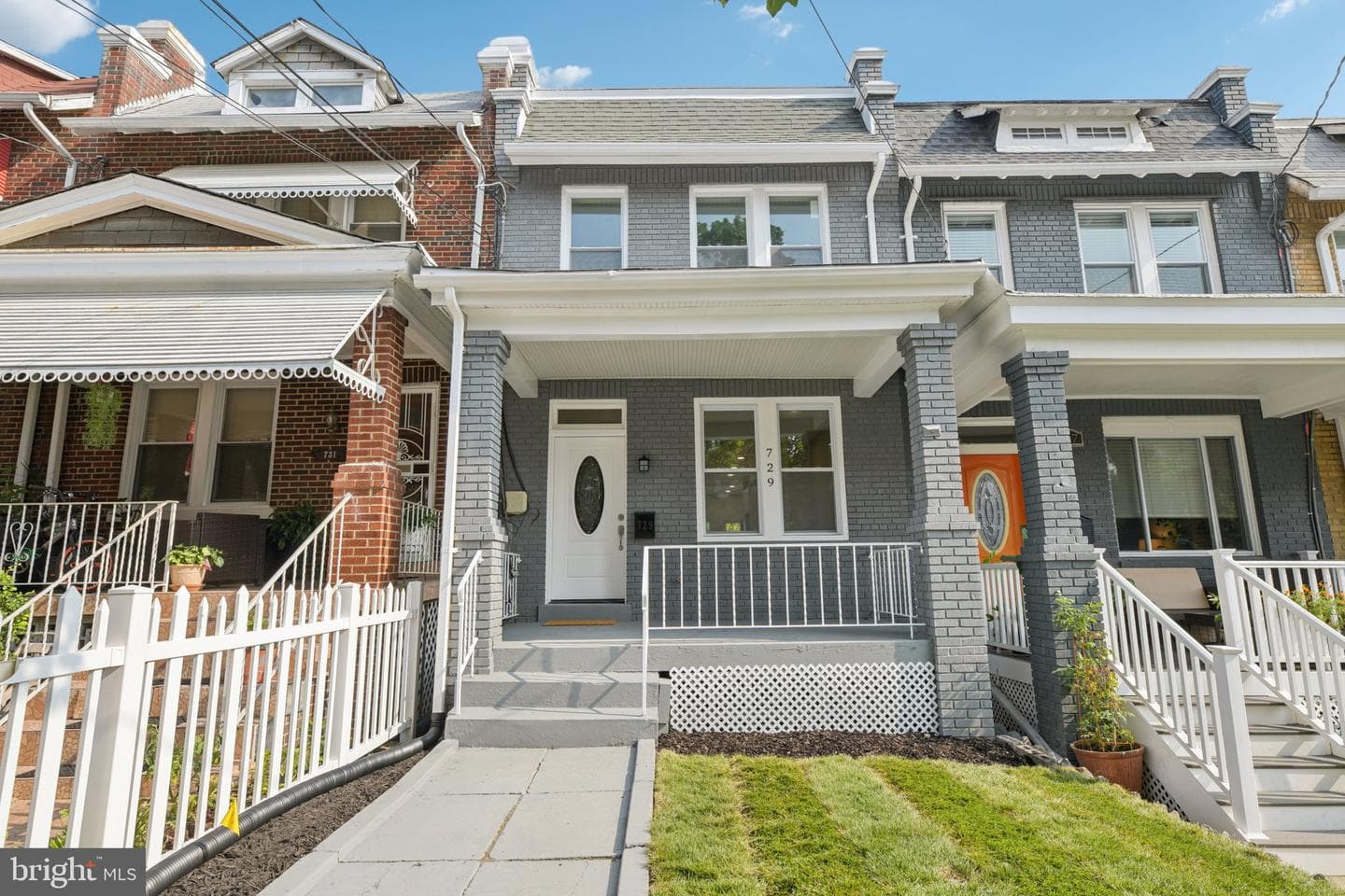 729 Madison Street NW photo 2