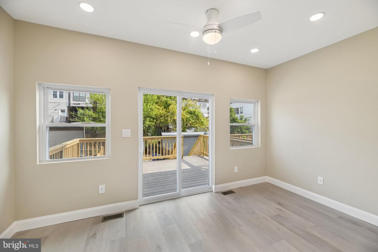 729 Madison Street NW photo 8
