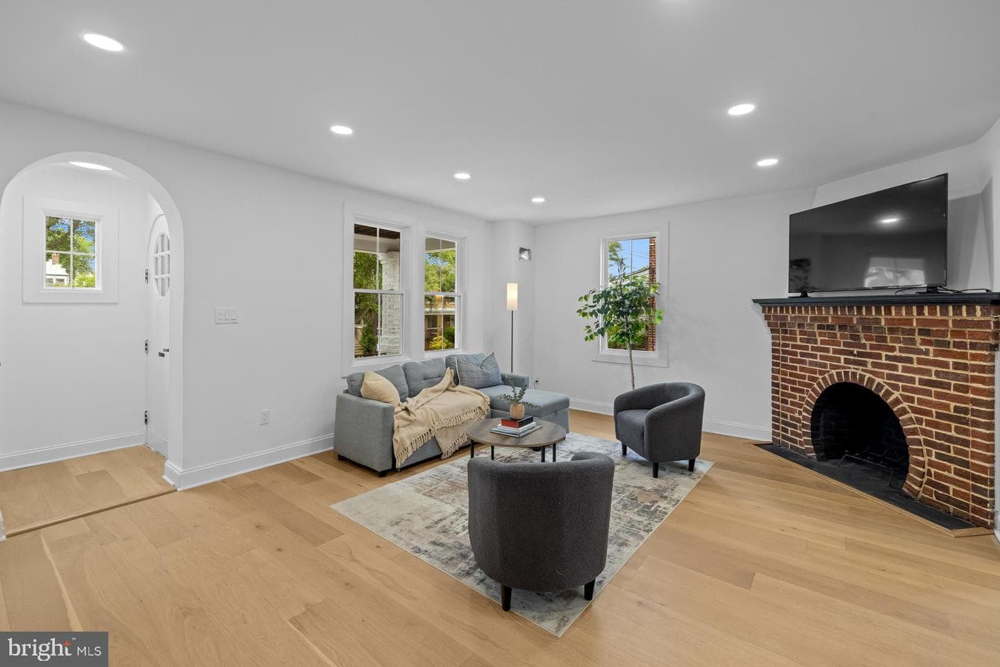 536 Oneida Place NW photo 9
