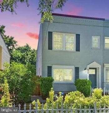 1319 49th Street NE, Washington