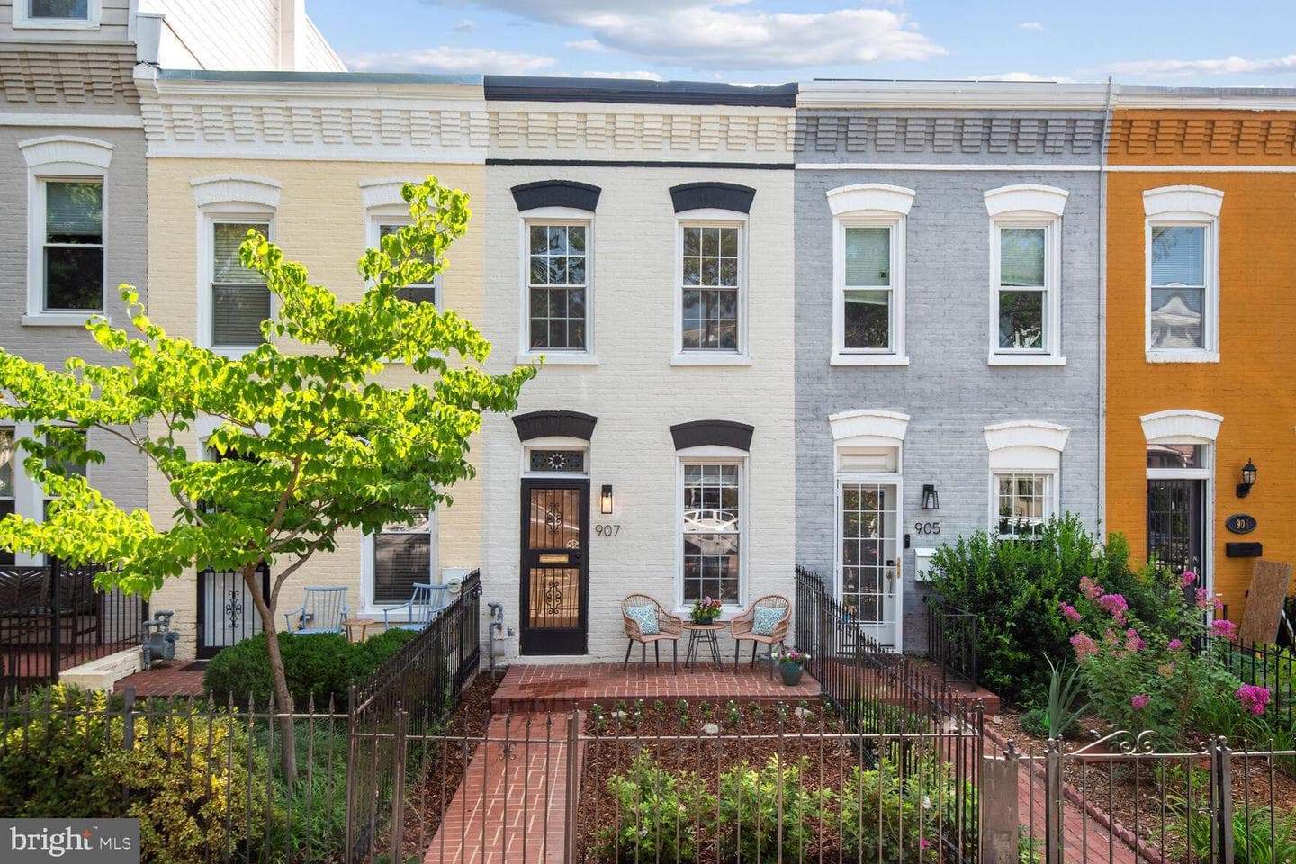 907 8th Street NE, Washington