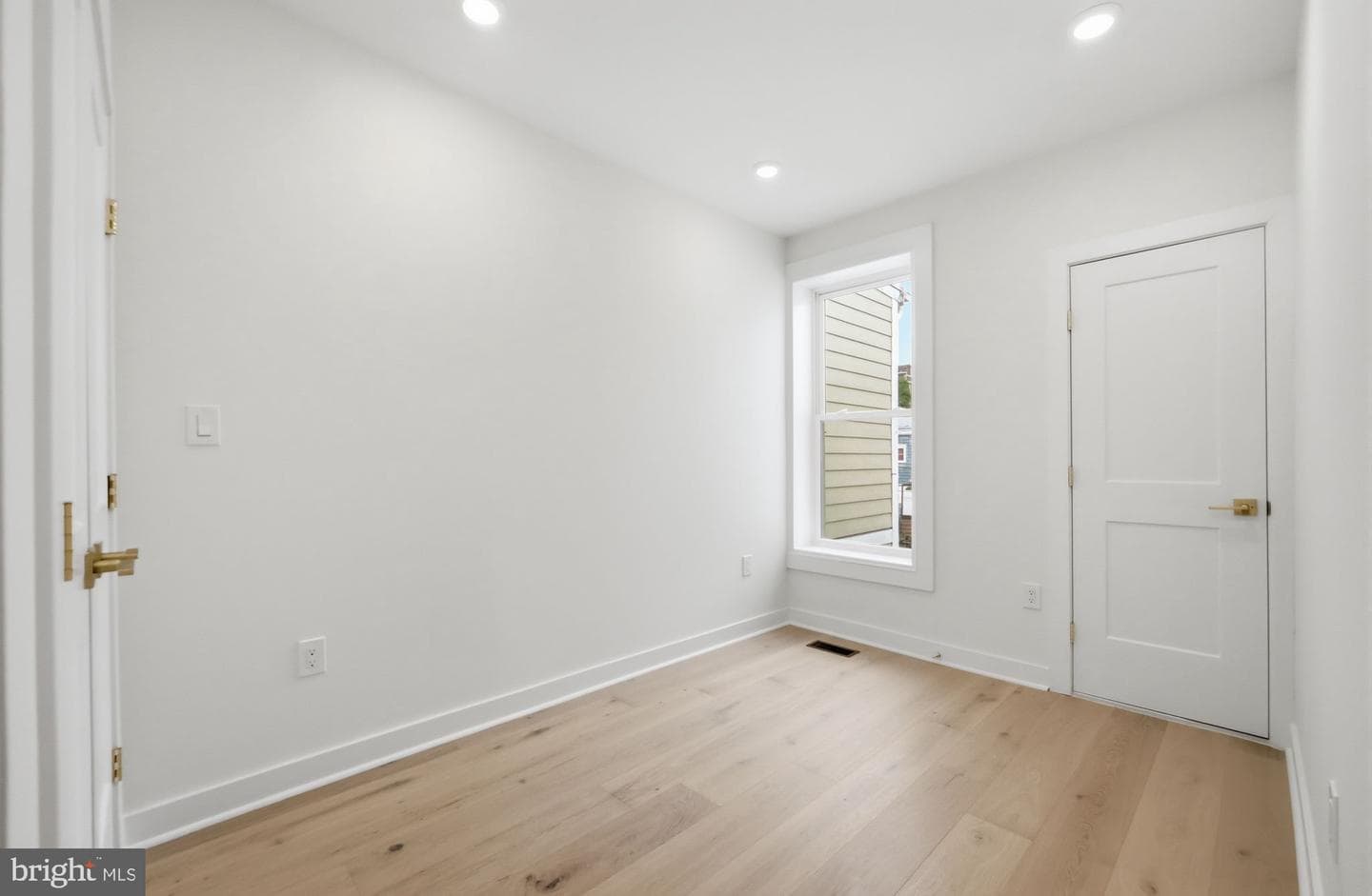 220 V Street NE photo 26