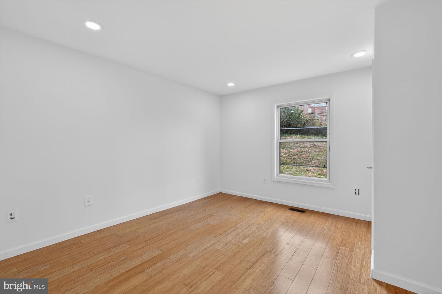 1242 Anacostia Road SE photo 11