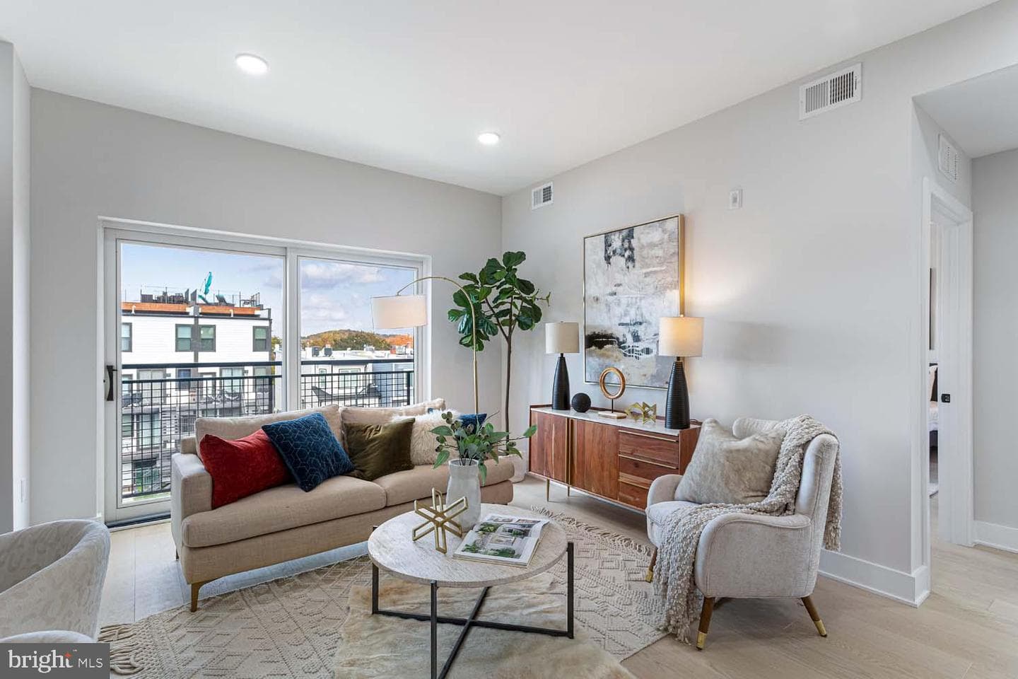 1516 East Capitol Street NE #l photo 8