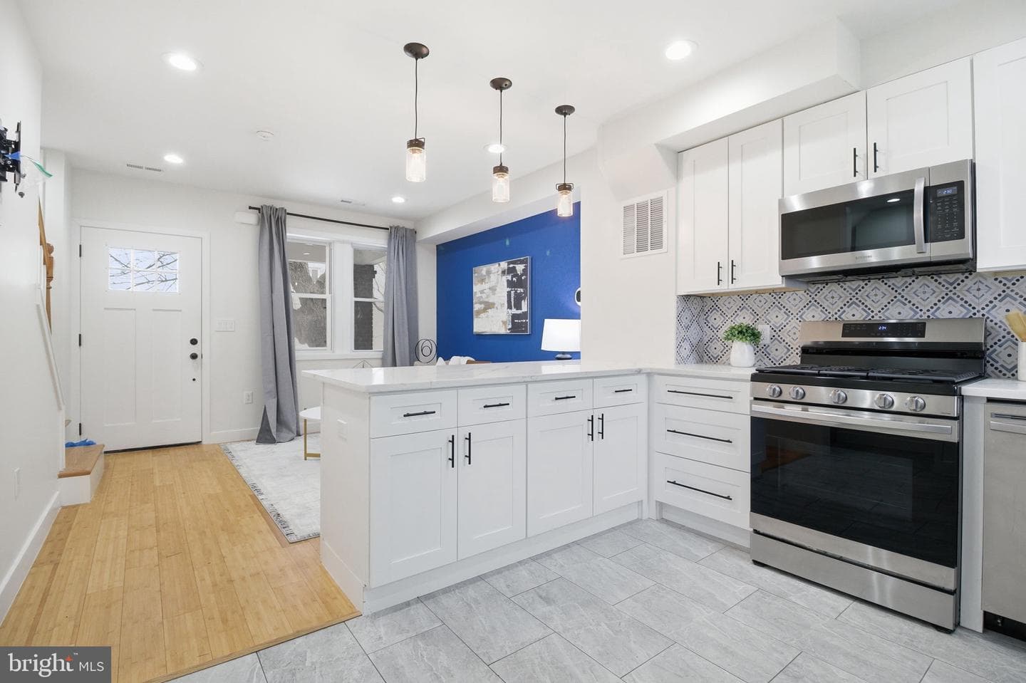 1621 Lyman Place NE photo 4