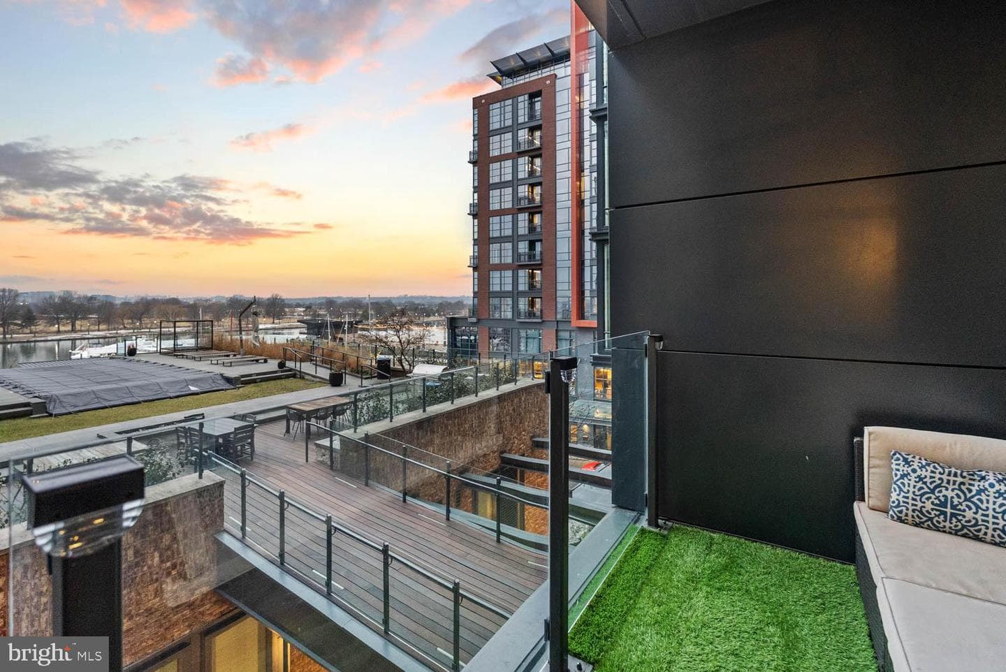 45 Sutton Square SW #403 photo 6
