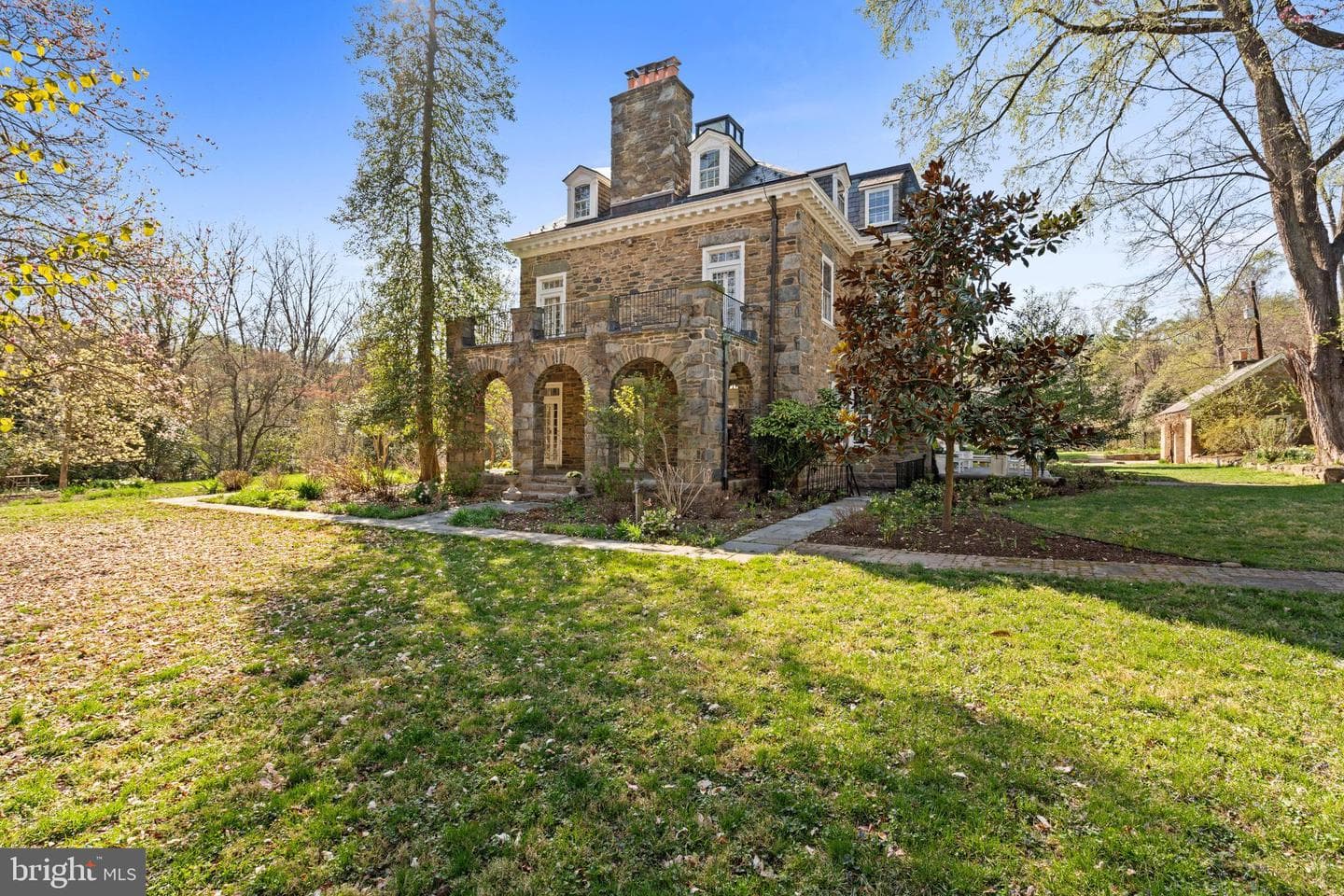 2325 Porter Street NW photo 4