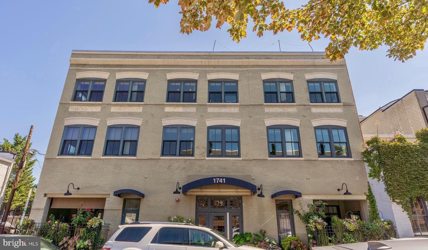 1741 Johnson Avenue NW #301 photo 1