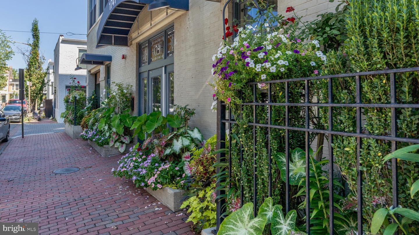 1741 Johnson Avenue NW #301 photo 28