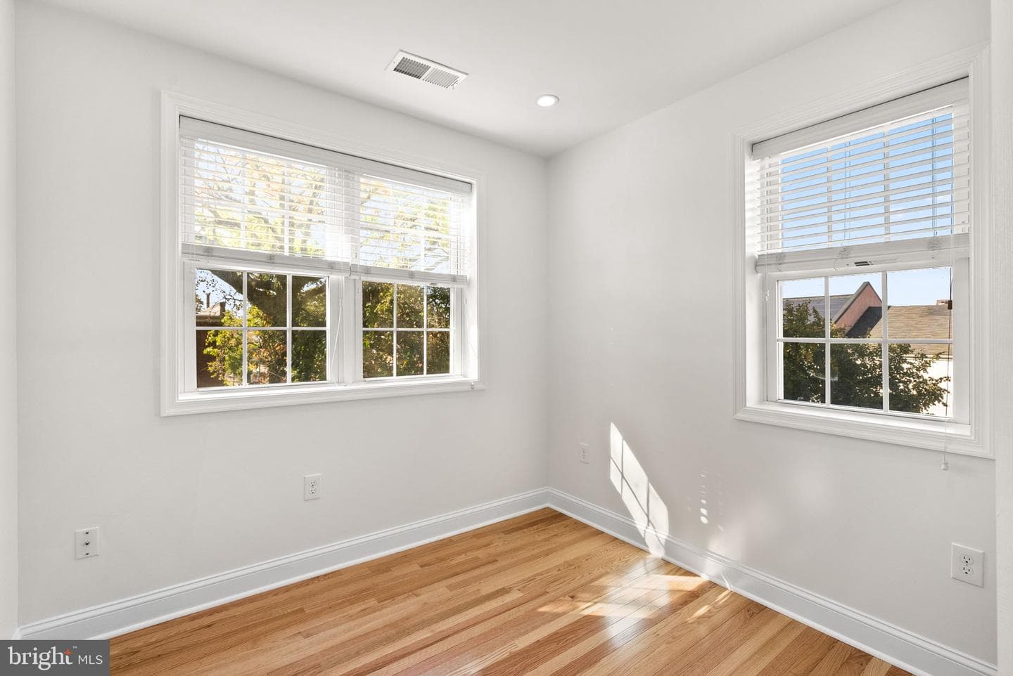 1201 Queen Street NE photo 20