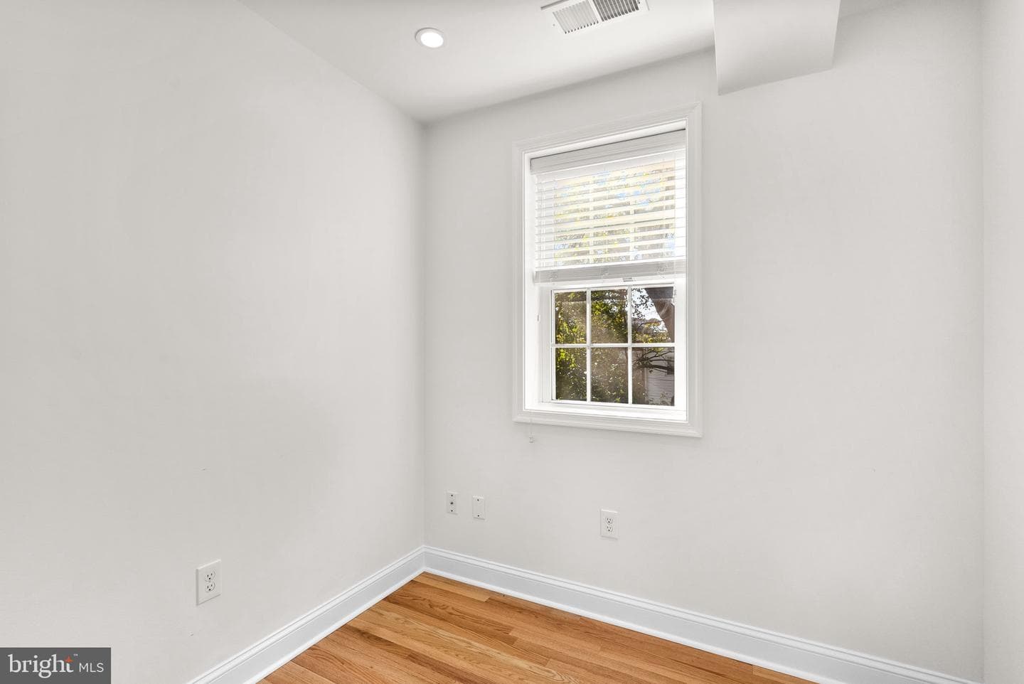 1201 Queen Street NE photo 22