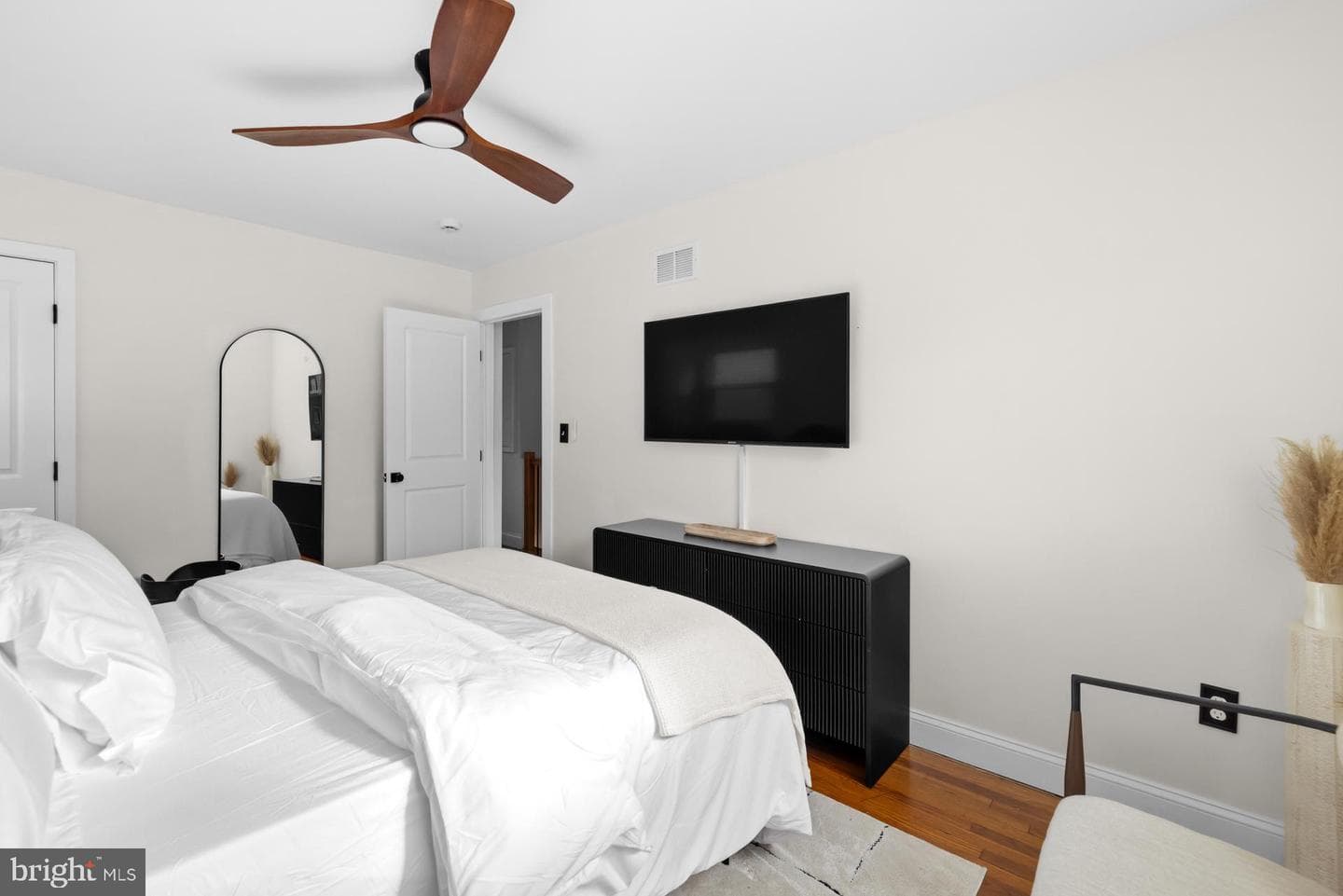 125 Urell Place NE photo 35
