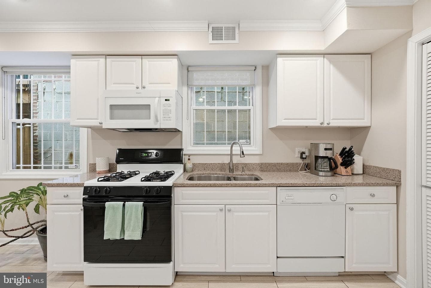 2261 12th Street NW photo 10