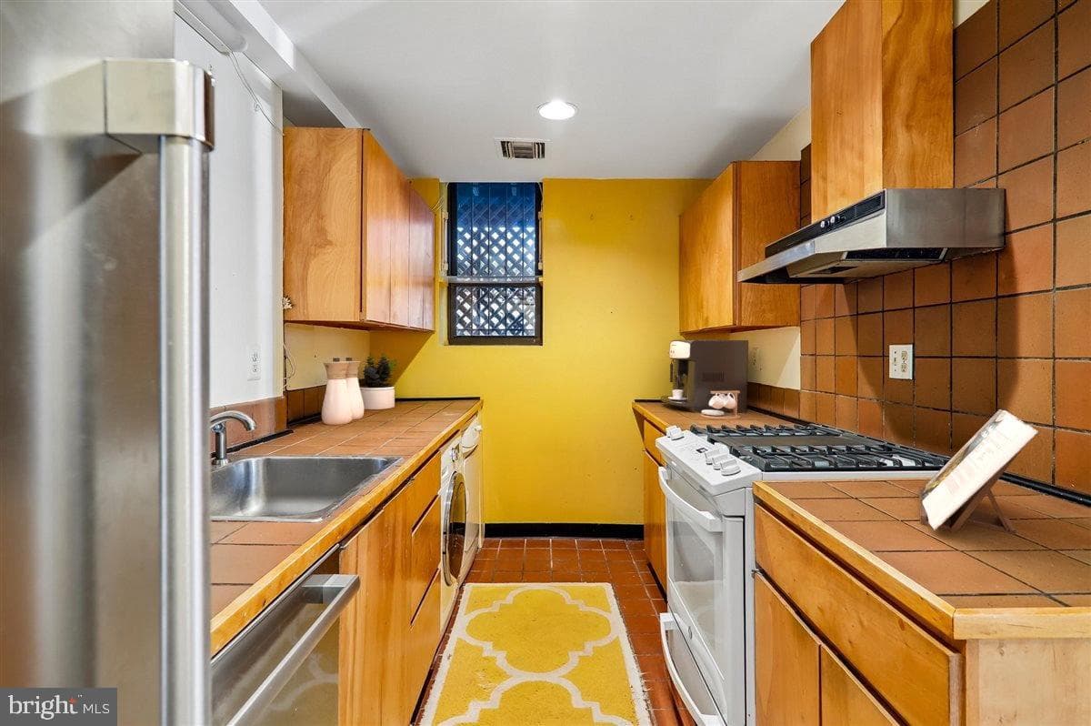 2038 18th Street NW #101 photo 24