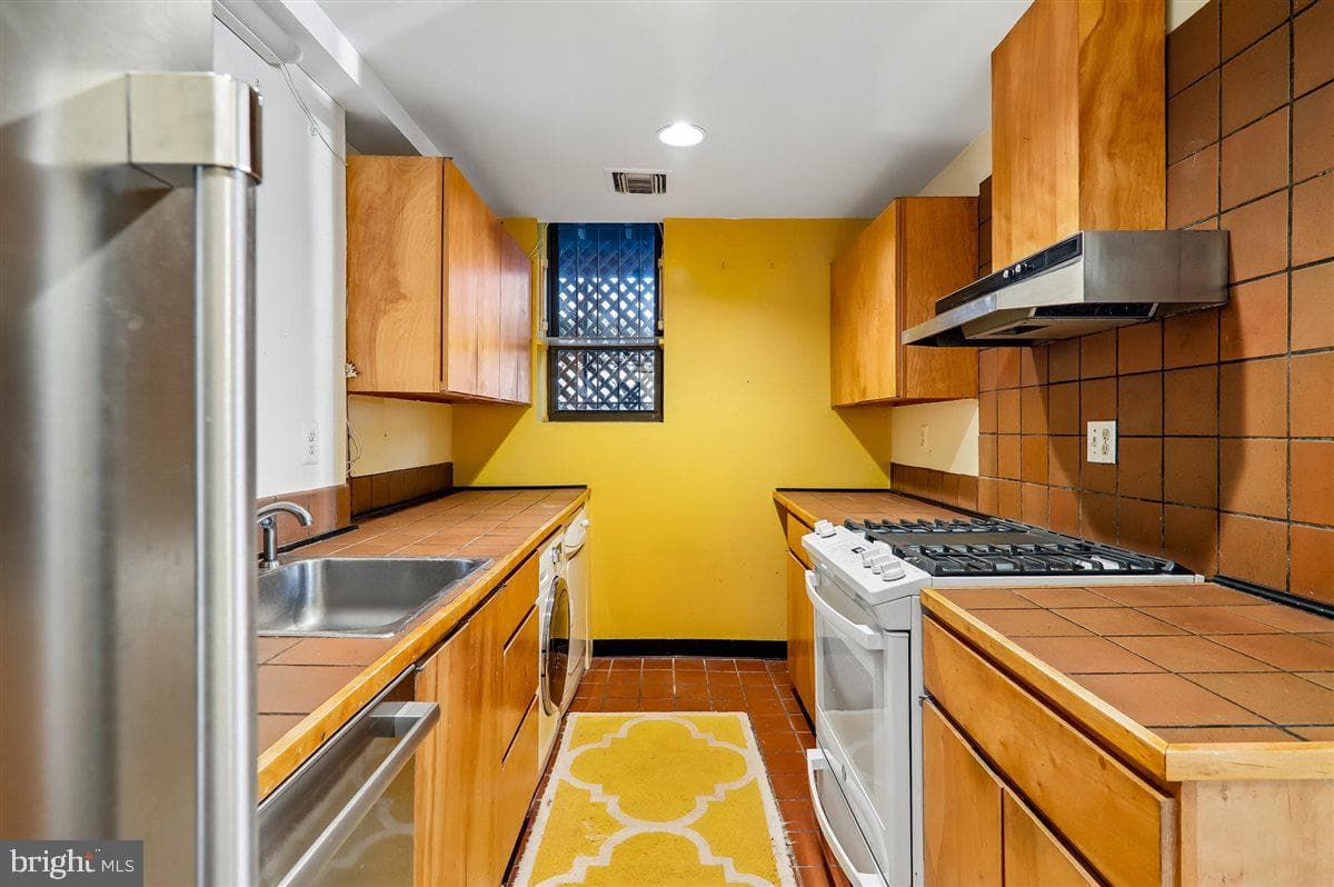 2038 18th Street NW #101 photo 25