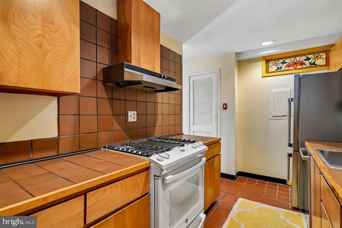 2038 18th Street NW #101 photo 27