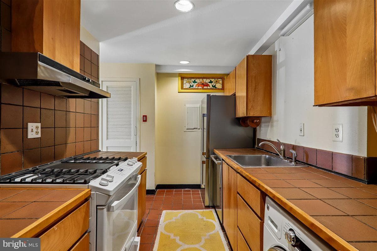 2038 18th Street NW #101 photo 28