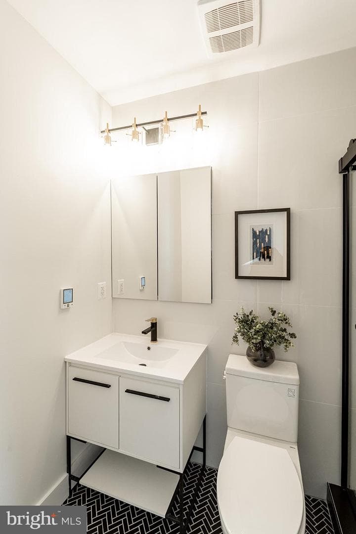 1215 Holbrook Terrace NE #2 photo 53