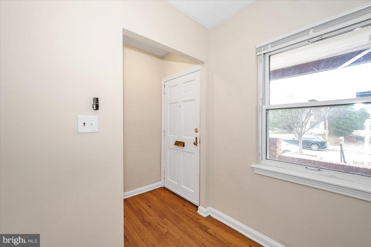 3446 Dix Street NE photo 7