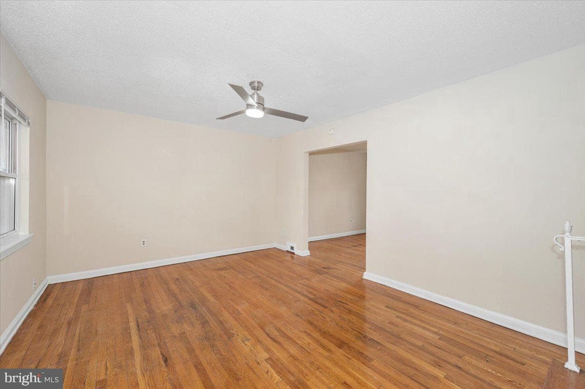 3446 Dix Street NE photo 9
