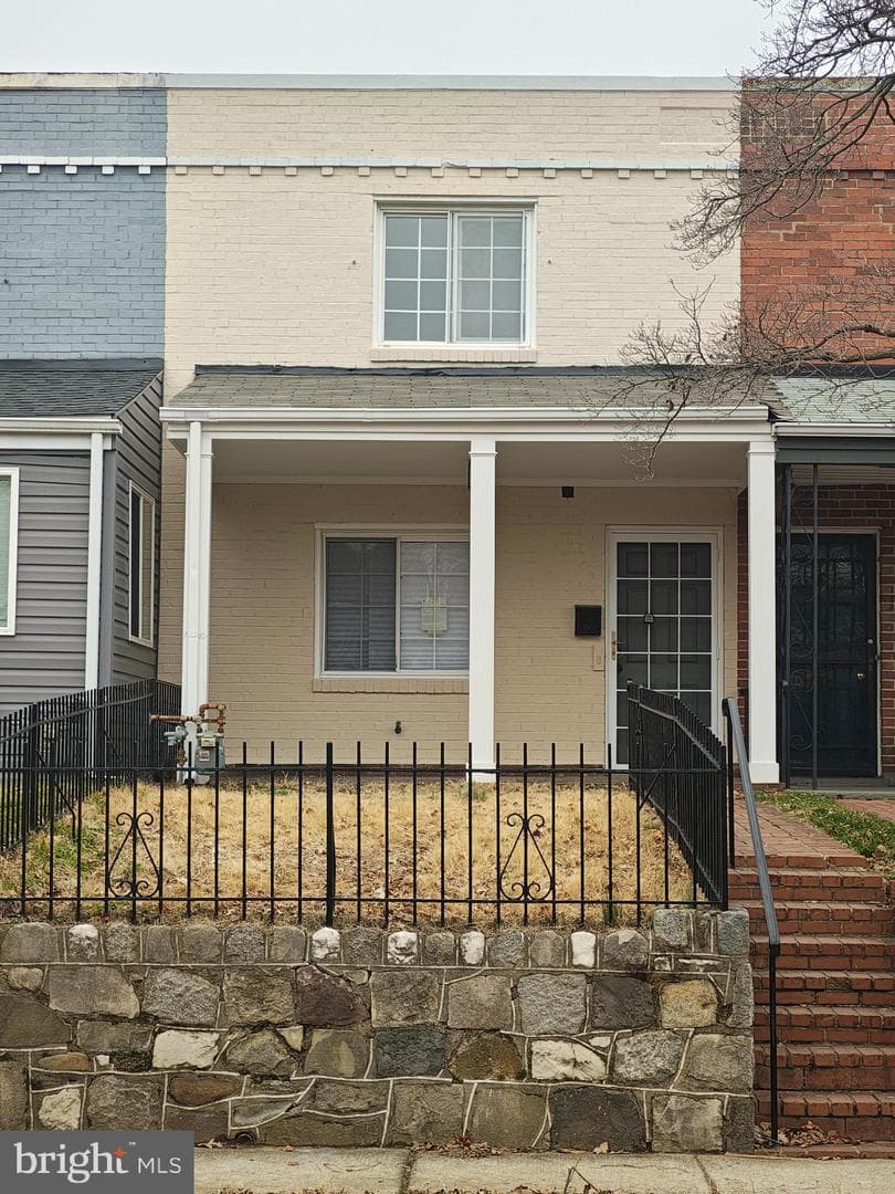 220 33rd Street NE