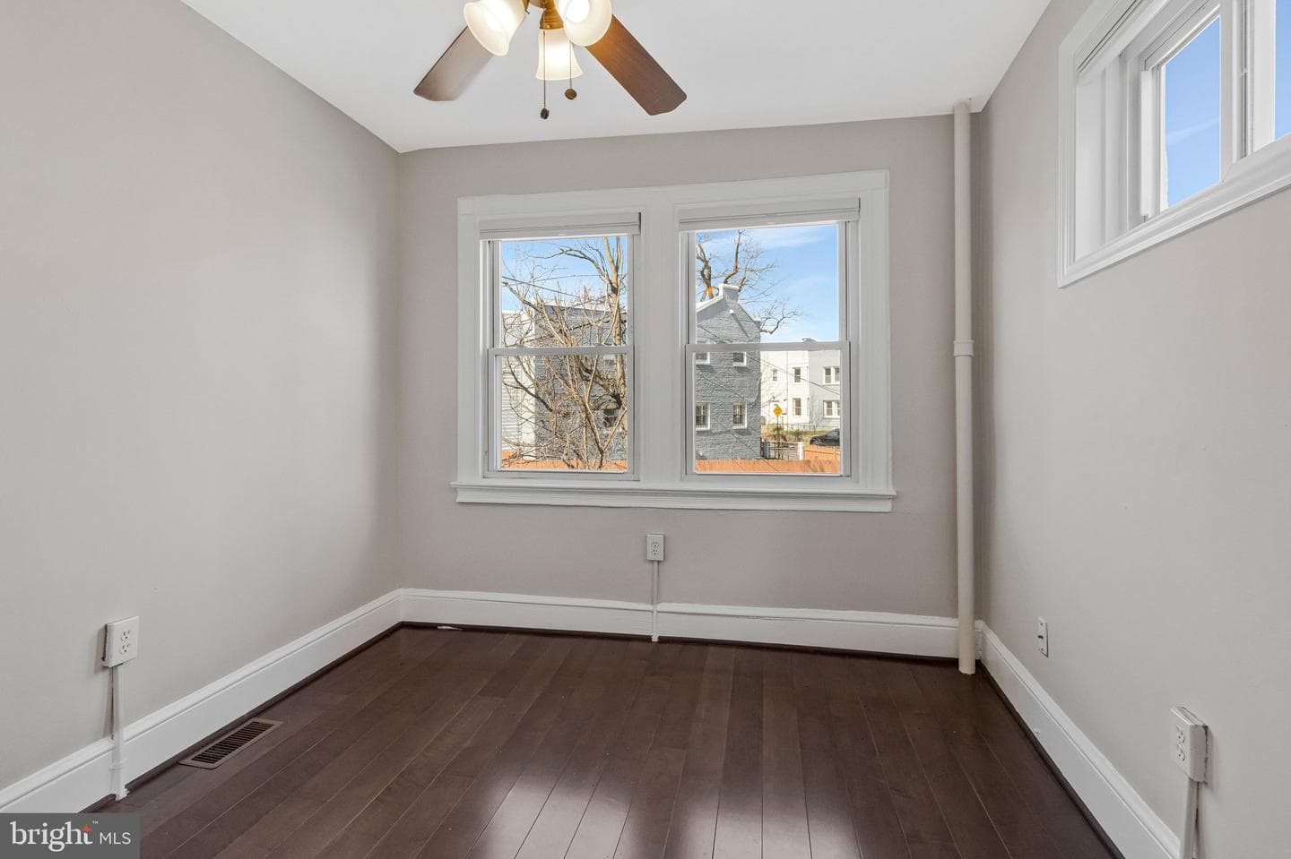 1264 Penn Street NE photo 19