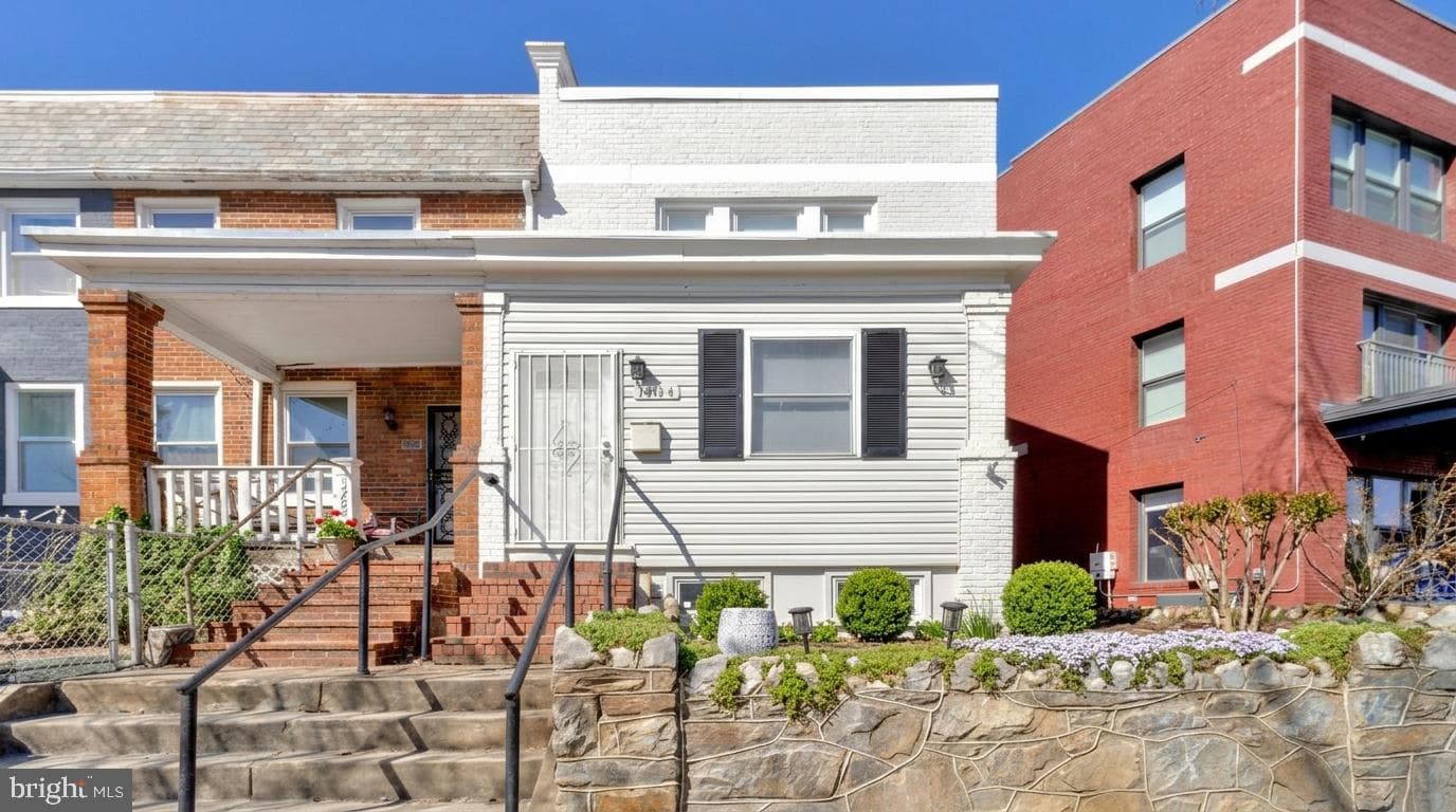 1264 Penn Street NE photo 2