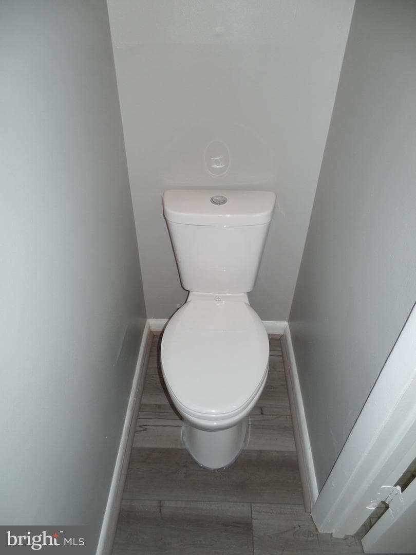1126 Barnaby Terrace SE photo 33