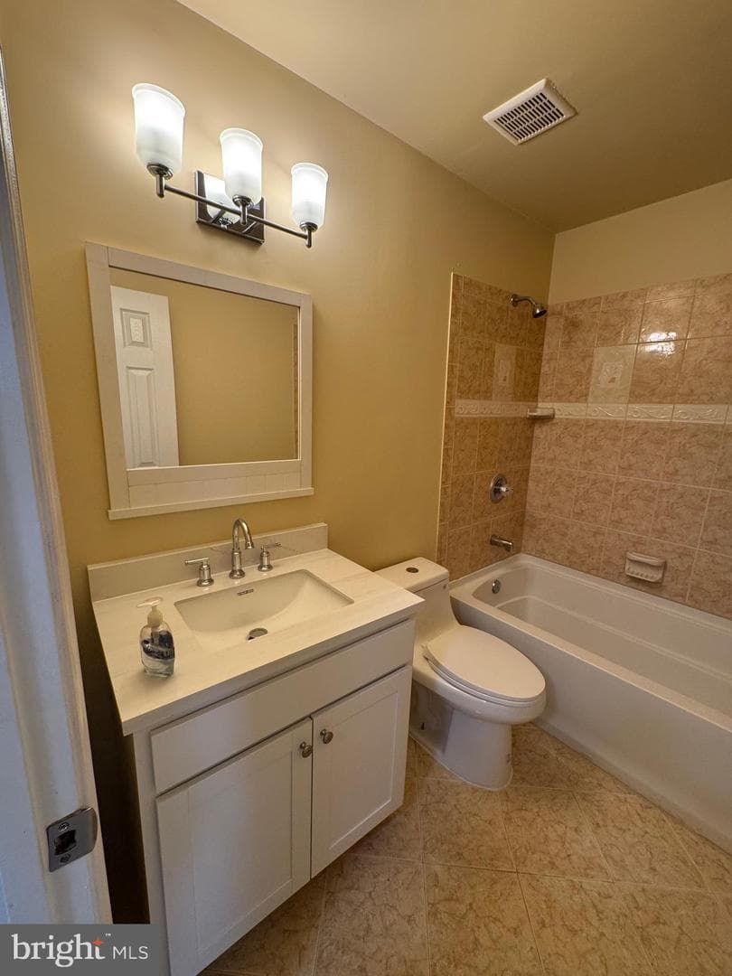 1126 Barnaby Terrace SE photo 35