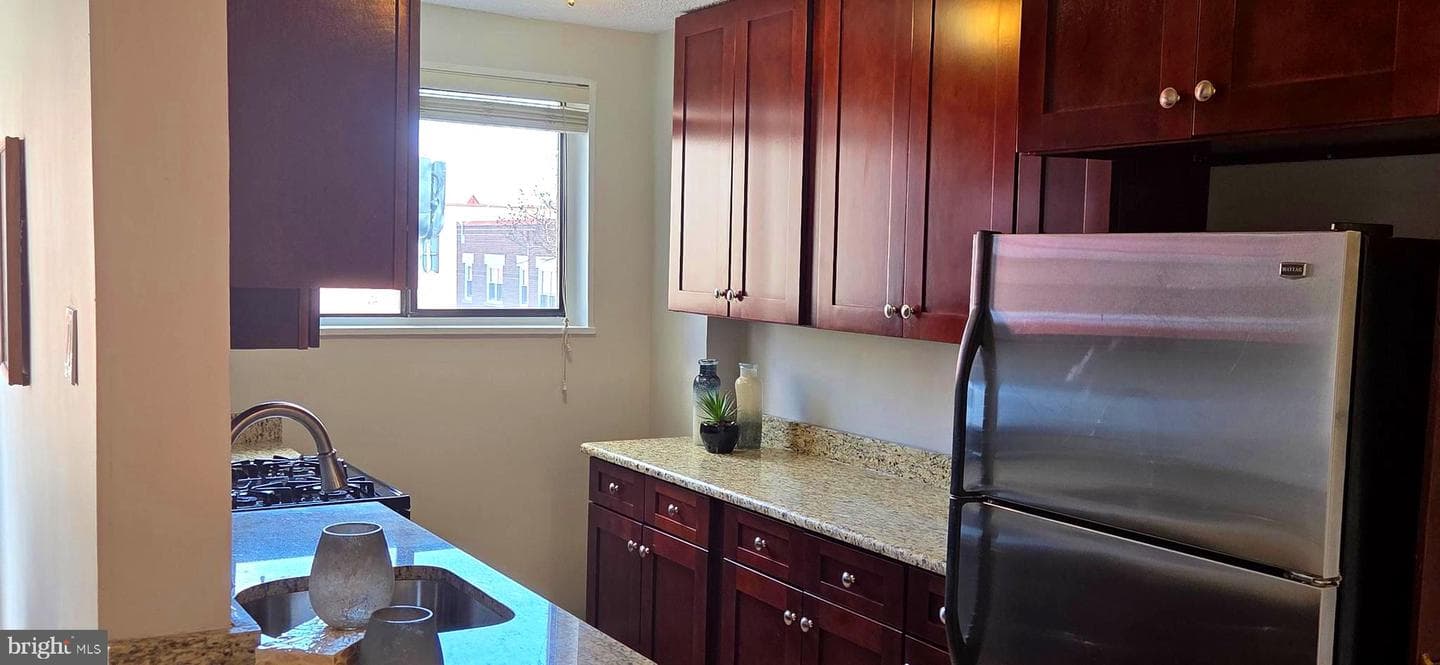 305 C Street NE #202 photo 17