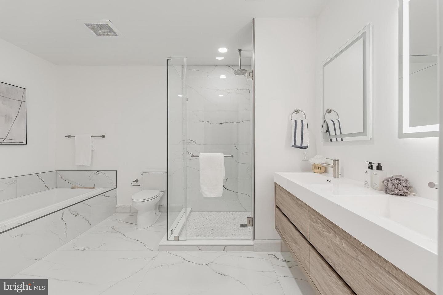 215 I Street NE #401 photo 28