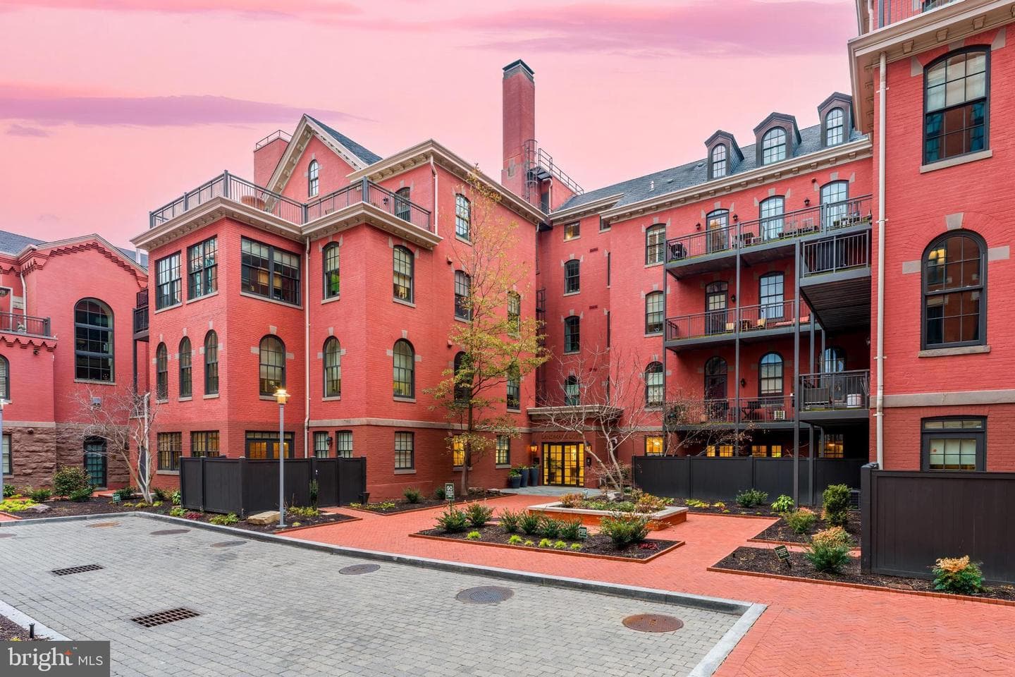 215 I Street NE #401 photo 36