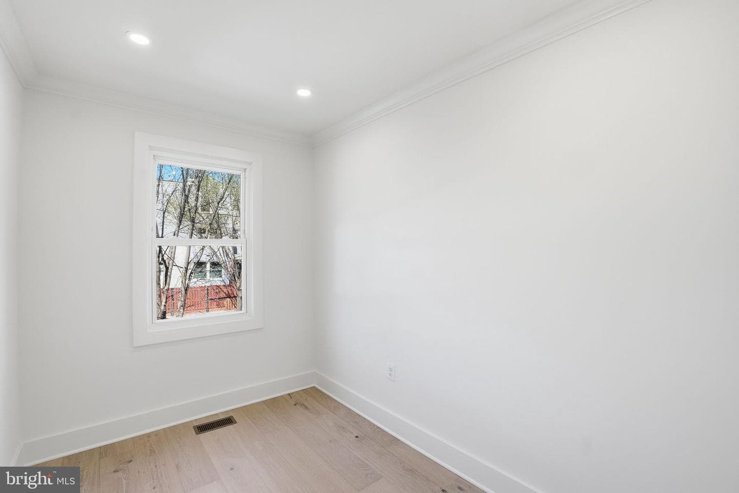1739 Independence Avenue SE photo 30