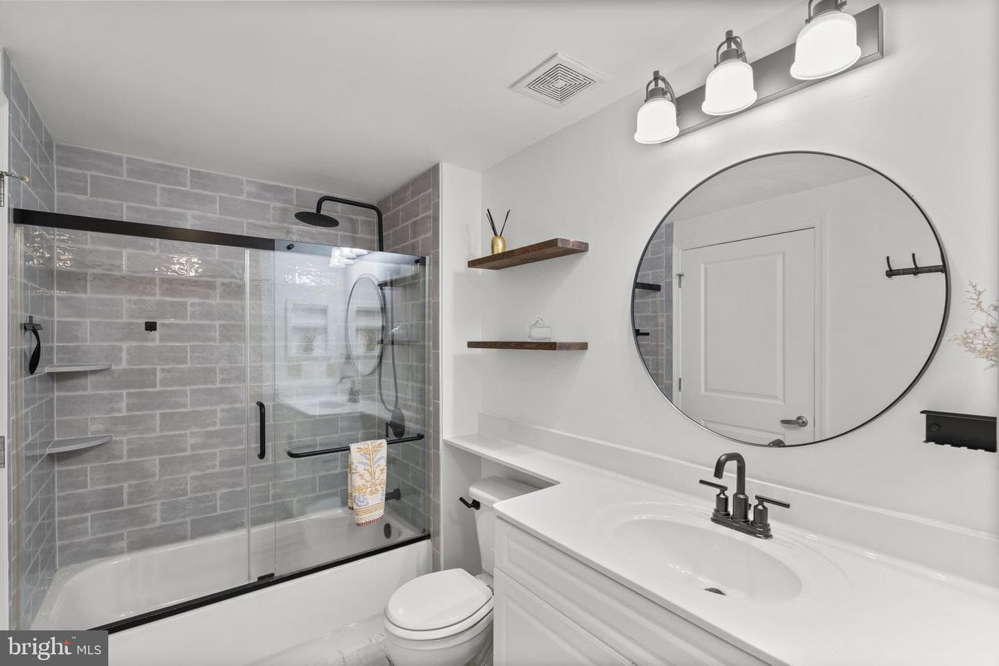 555 Massachusetts Avenue NW #616 photo 26