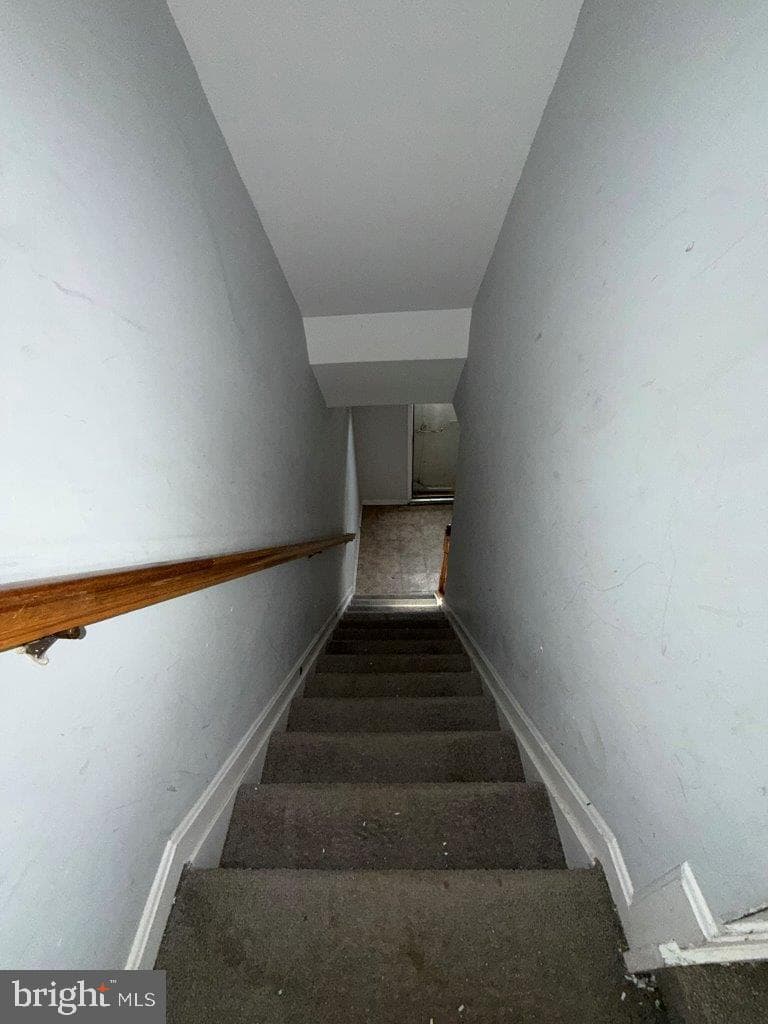 883 Barnaby Street SE photo 35