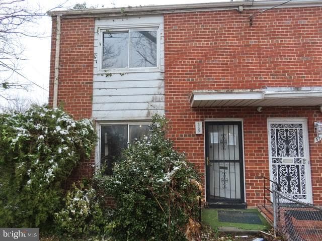 5733 2nd Street NE