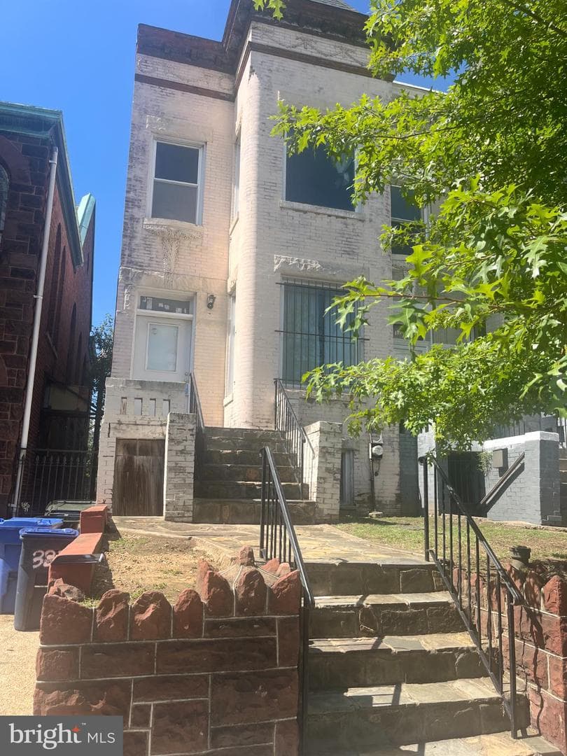 1714 North Capitol Street NW