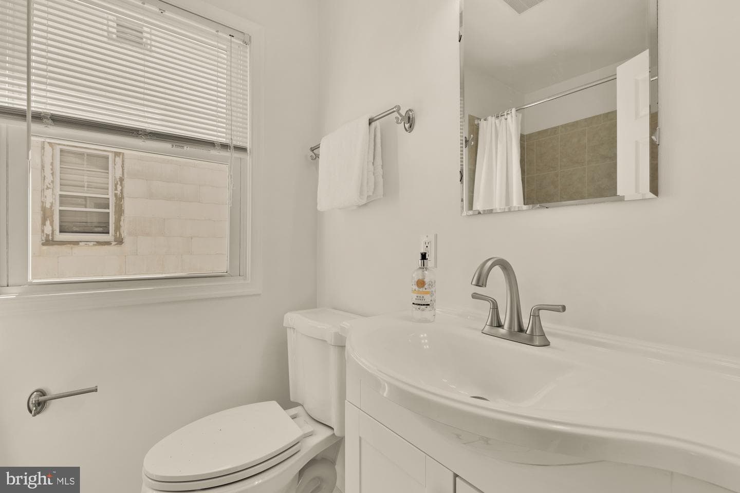 2425 Perry Street NE photo 26