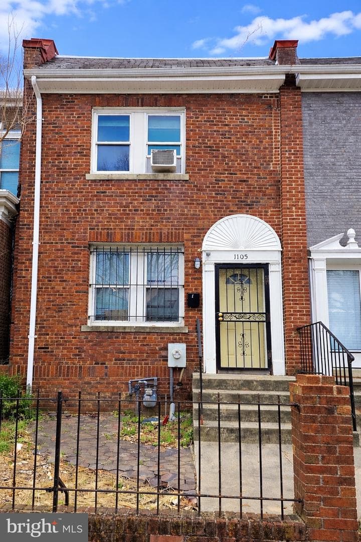 1105 Morse Street NE photo 2