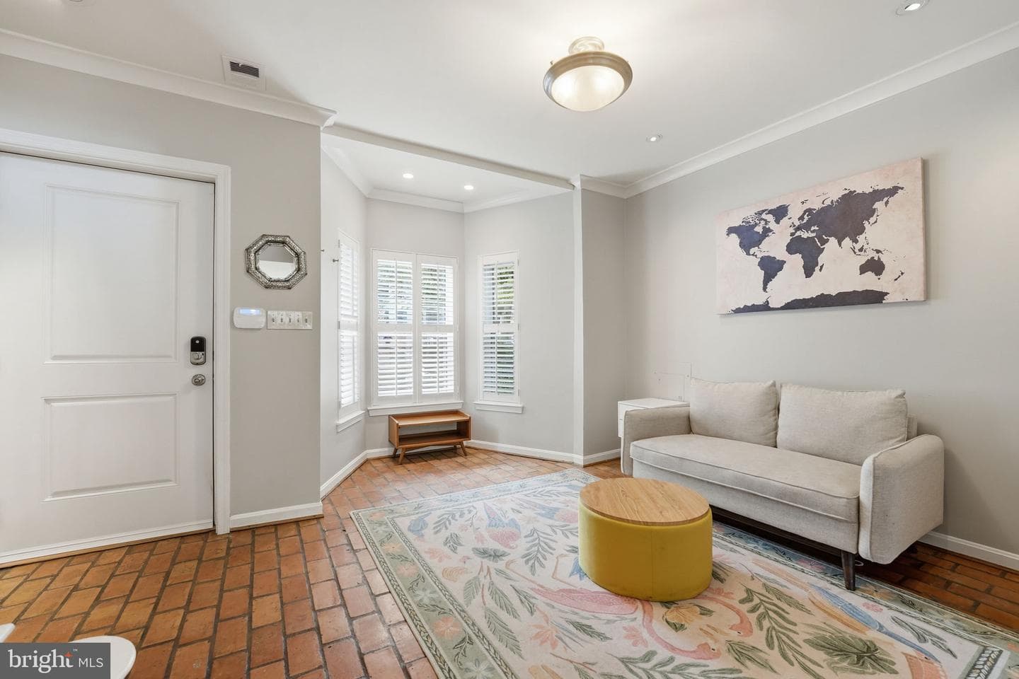 822 Constitution Avenue NE photo 6
