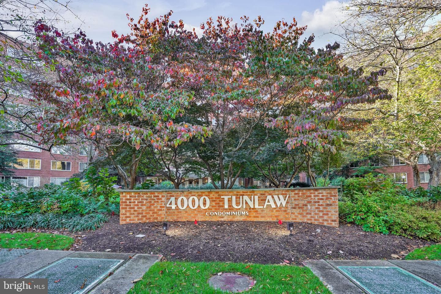 4000 Tunlaw Road NW #220 photo 1