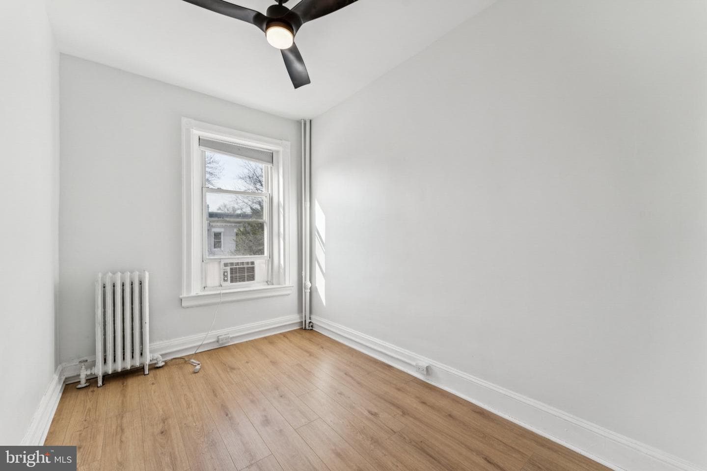 621 Kenyon Street NW photo 16