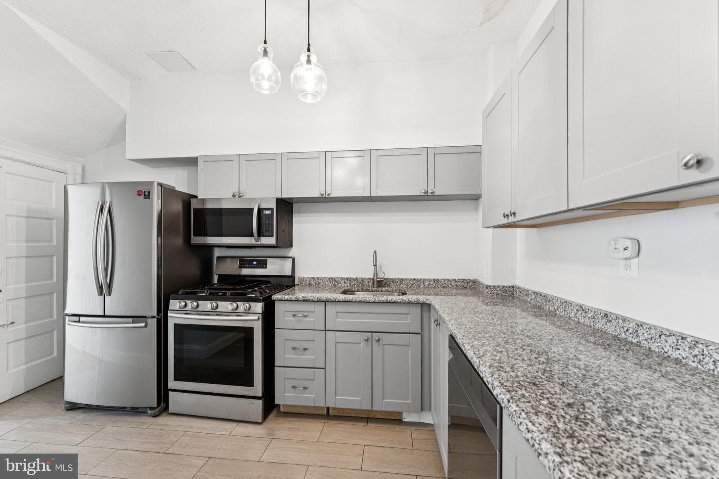 621 Kenyon Street NW photo 9