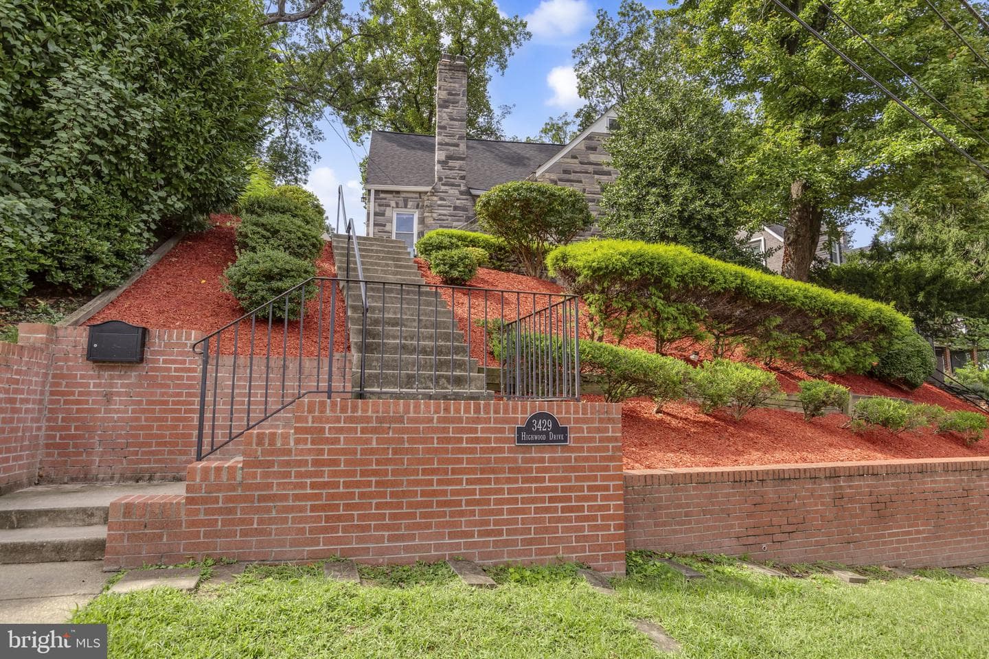 3429 Highwood Drive SE photo 2