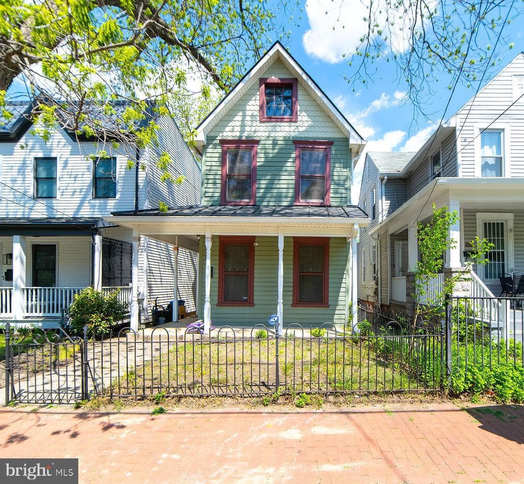1630 U Street SE photo 1