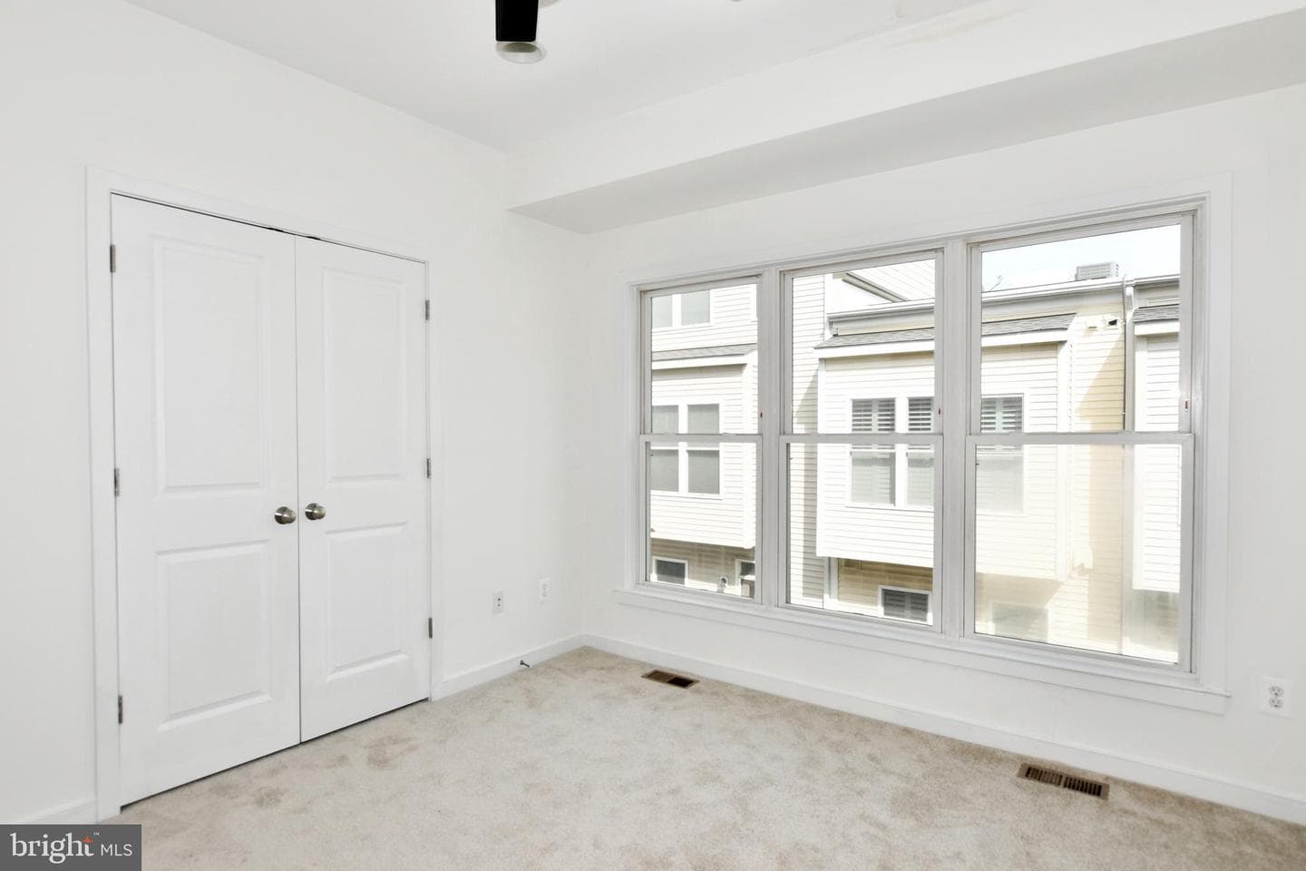 538 Regent Place NE photo 14