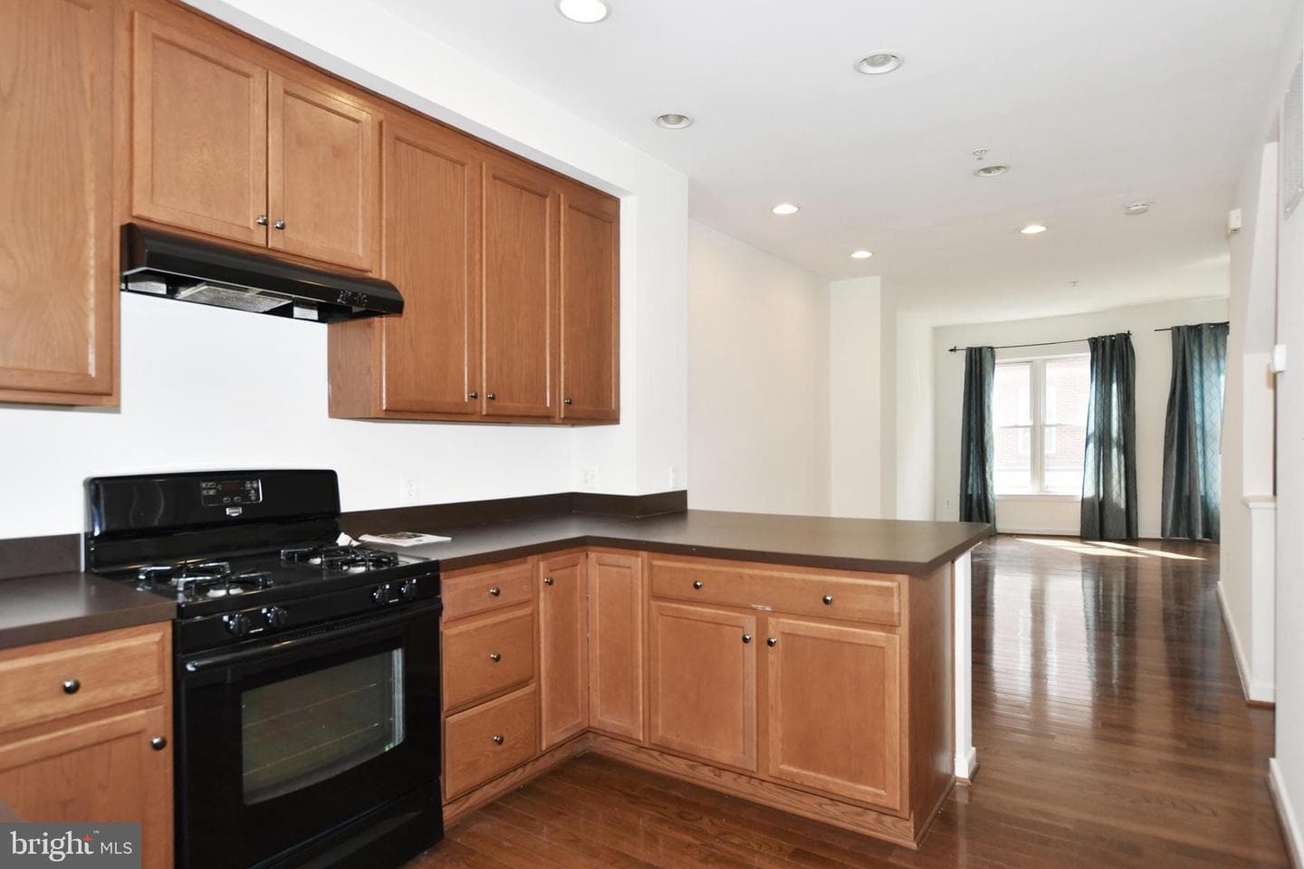 538 Regent Place NE photo 8
